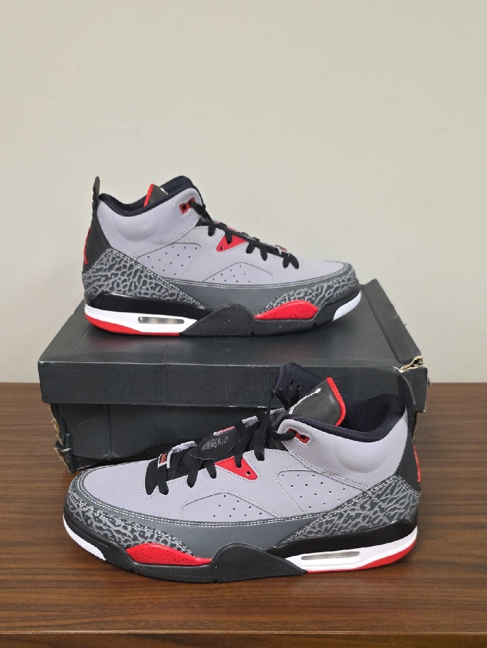 Air Jordan Son of Mars Low Cement Grey Gym Red Men's Size 11.5 580603-004 NEW